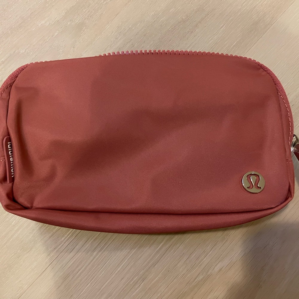 Lululemon Everywhere Belt Bag (Brier Rose) - NEW